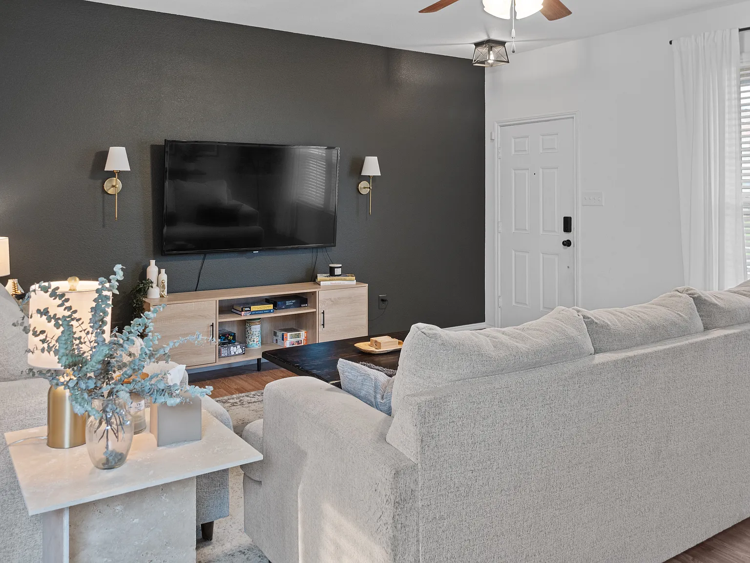 4 bed, 1938 sqft, $2,100 — Photo 3