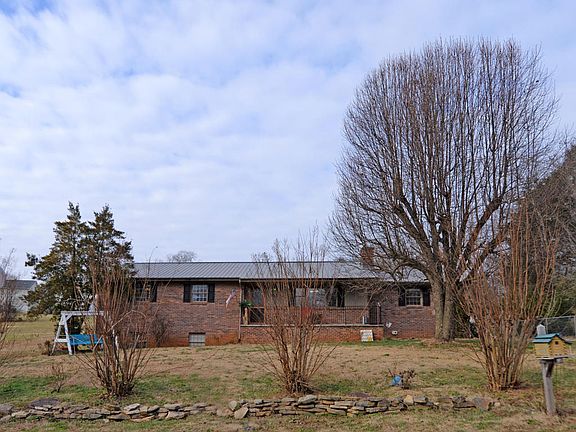 3rd image of 5029 Cloverdale Ln
