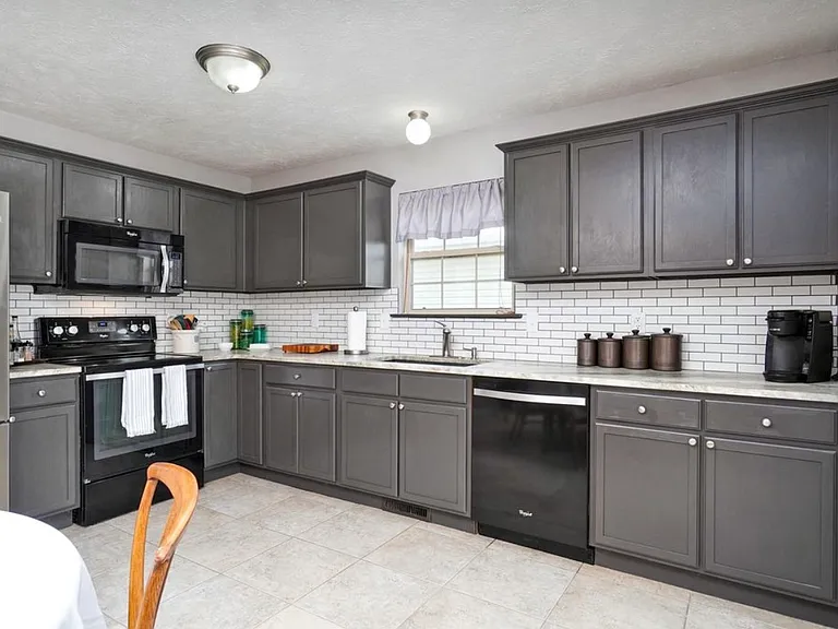 2540 W Delmar St — Photo 12