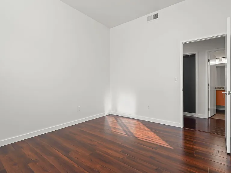 6462 Woodley Ave — Photo 39