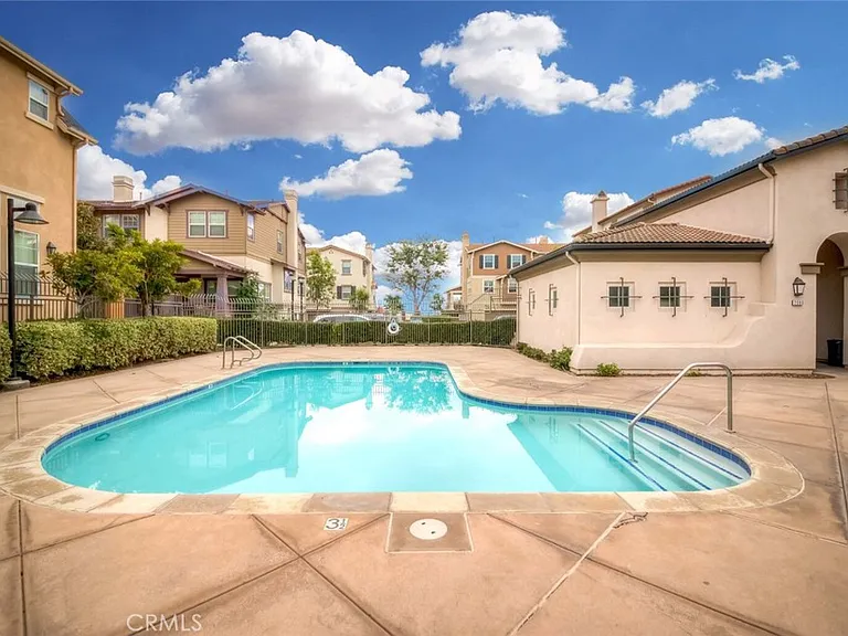 2068 Owens Dr — Photo 37