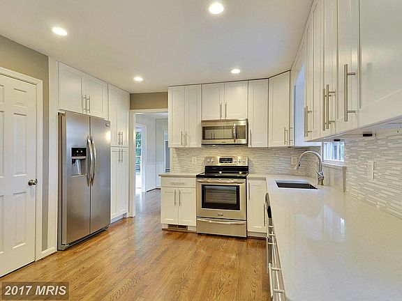 5th image of 6013 Willow Hill Ln