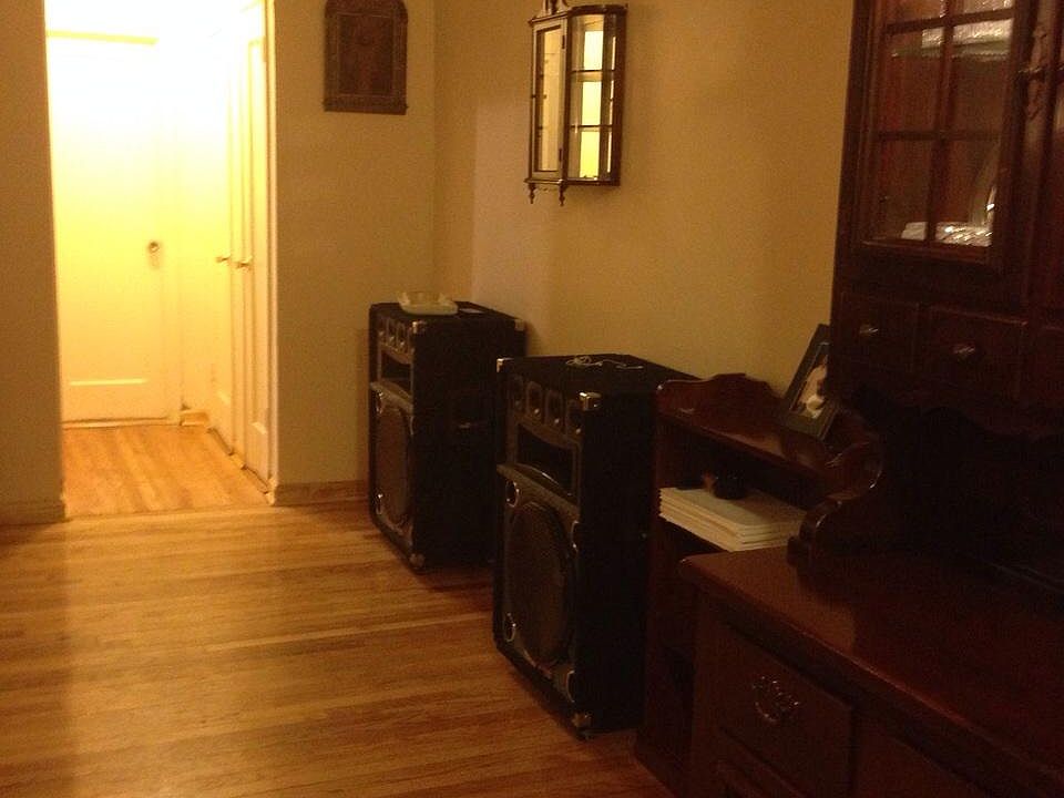 1st image of 9132 195th St APT 3R