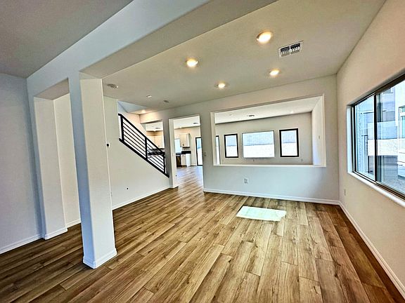 3rd image of 687 Great River Ave
