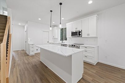 4th image of 1924 E 37th Ave #1