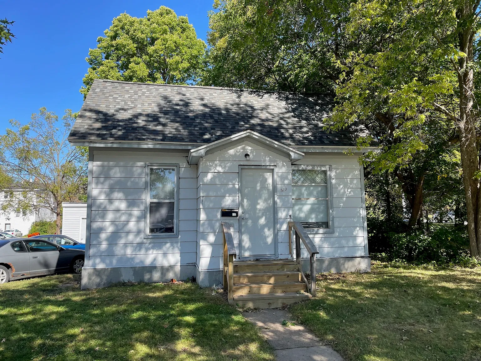 3 bed, 996 sqft, $375 — Photo 1