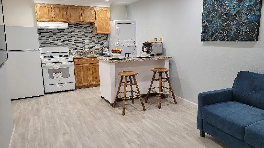 1 bed, 450 sqft, $2,300 — Photo 2