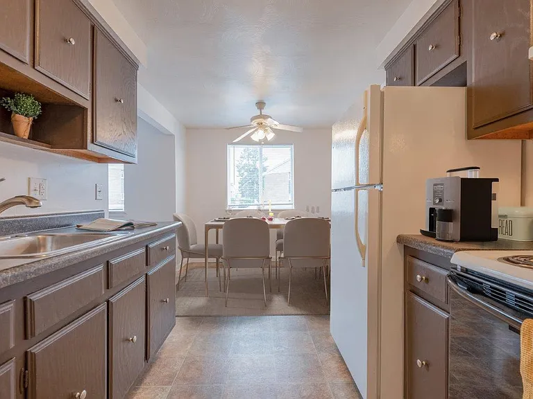 East Ridge Manor Apartment Homes — Photo 8