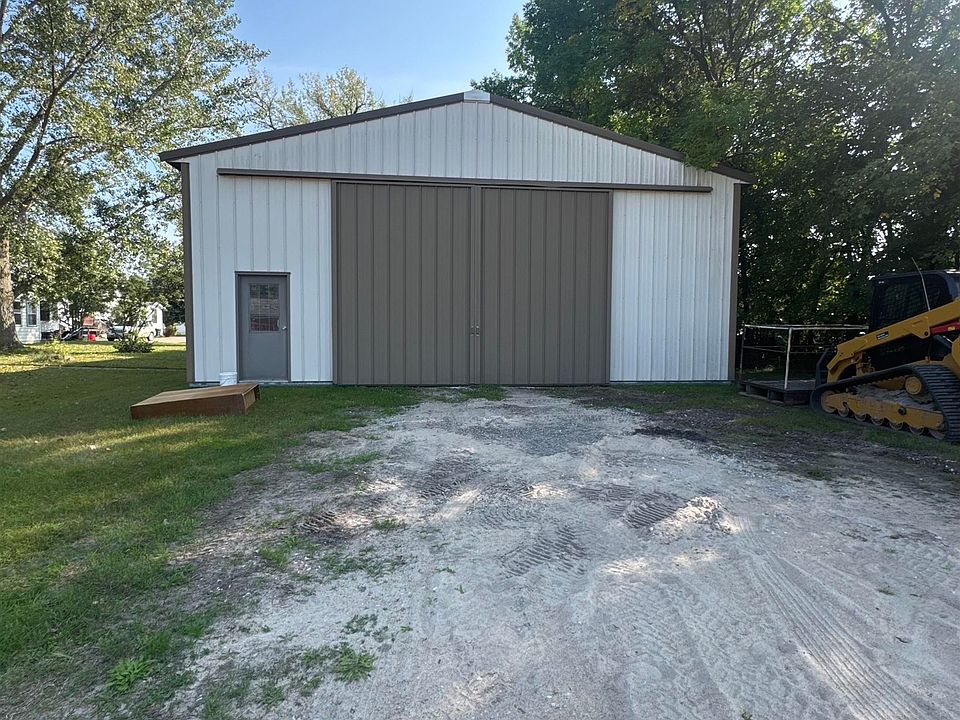 1st image of W Everett St