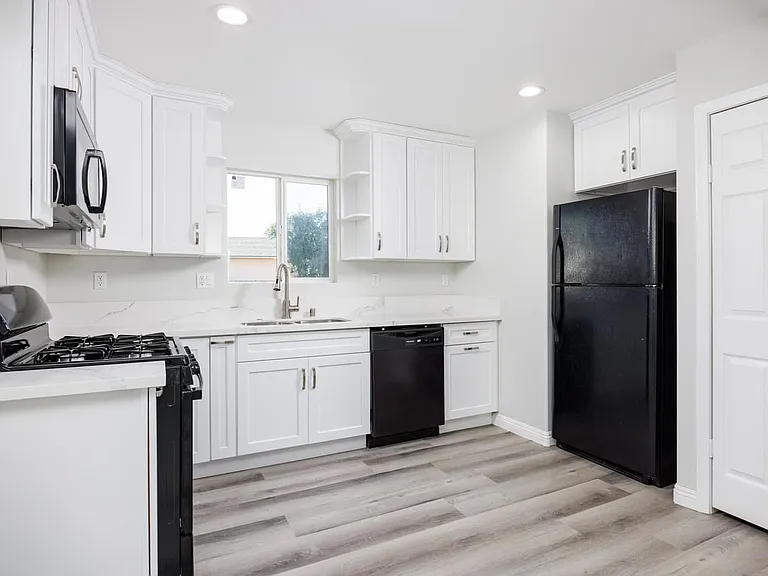 5278 Allison Ln — Photo 2