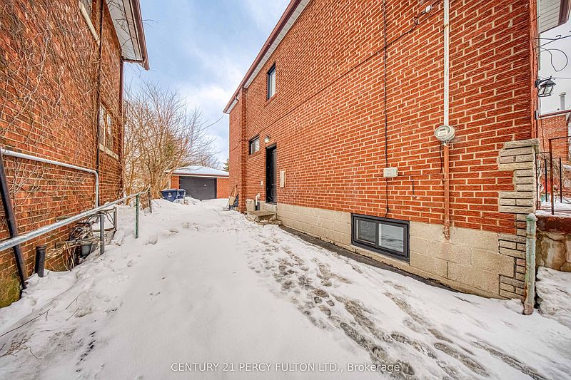 Toronto House for rent - 4 Bedrooms — photo 27