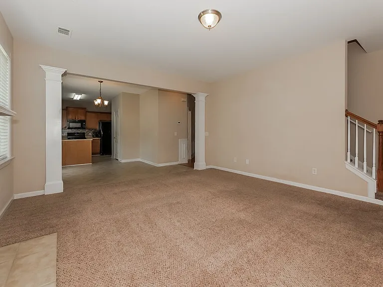 2505 Mockingbird Ln — Photo 6