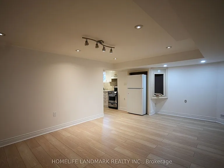 138 Newton Dr — Photo 41