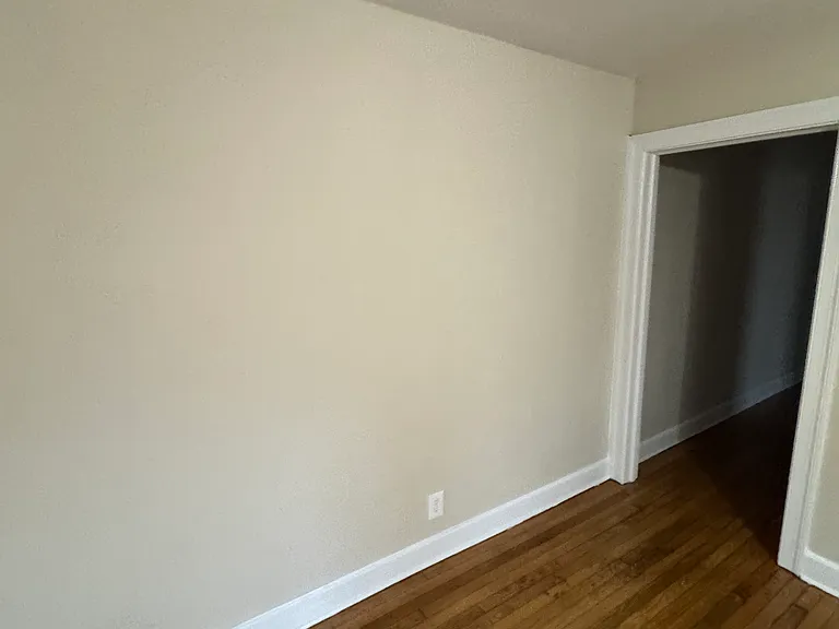 307 Broad St W #B — Photo 4
