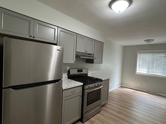 2nd image of 926 Sprucewood Ln #926