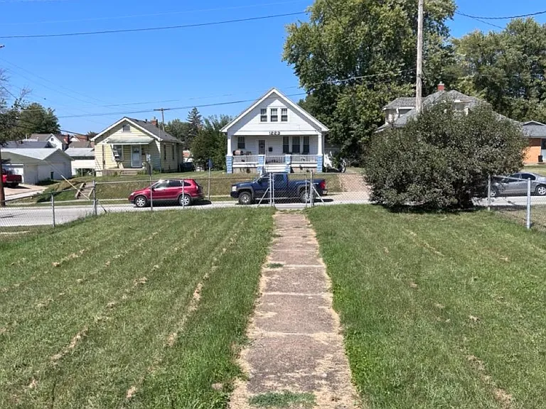 1222 Spruce St — Photo 14