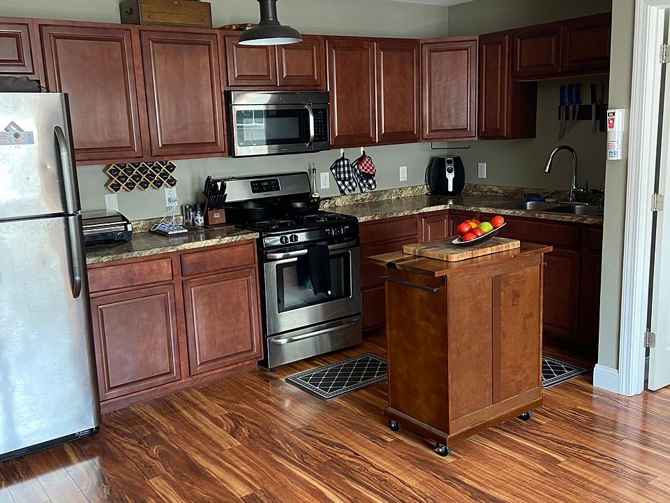 2nd image of 1398 N Avenue A