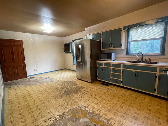 5th image of 1315 Maple Dr NW