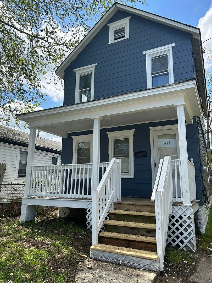 315 Fisher Ave photo 1