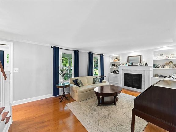 4th image of 5851 Brewster Dr