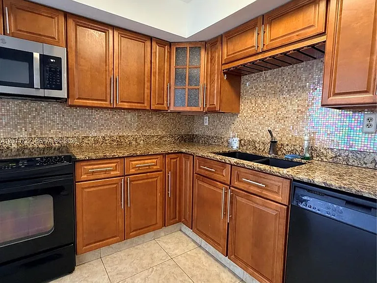 2000 Atlantic Shores Blvd #118 — Photo 19