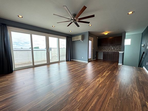 Rooftop office / Great Room