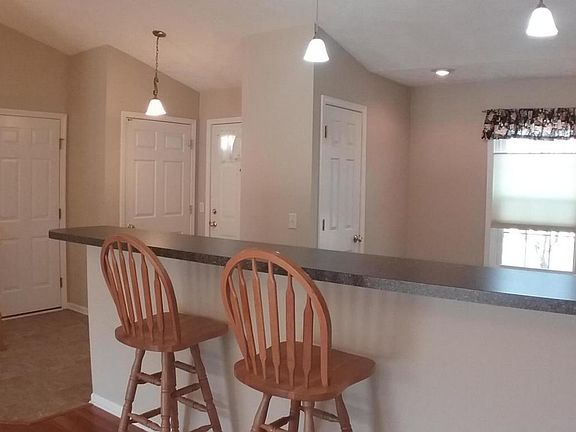 5th image of 304 Barrington Cir #20