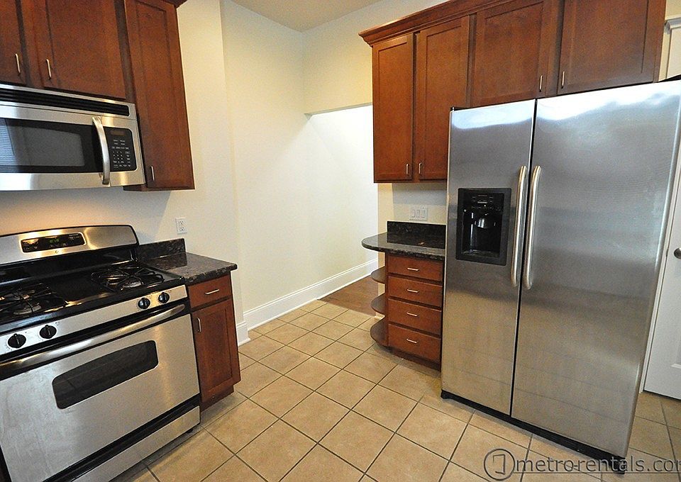 1st image of 1047 E Main St