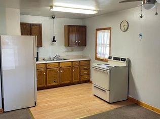 104 E Maple St, Roberts, IL 60962