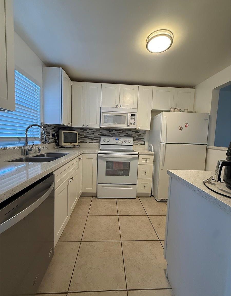 9540 Sunrise Lakes Blvd APT 208