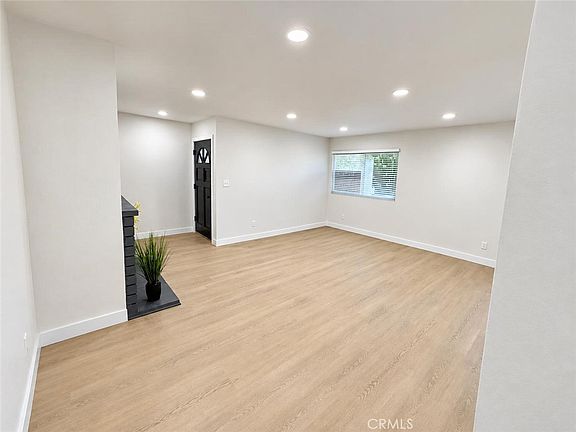 5th image of 17574 Vandenberg Ln APT 11