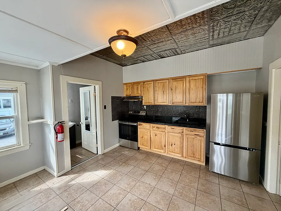 23 4th St #1