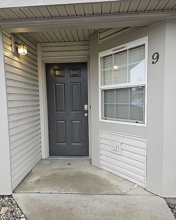 Large townhouse style condo