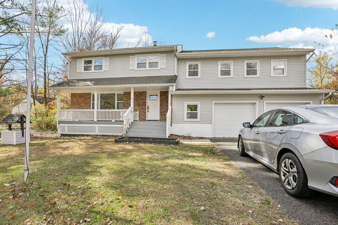 Hillcrest Rd-S2710-001.jpg