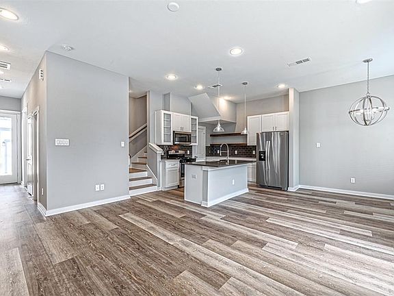 3rd image of 314 Parker Willow Ln