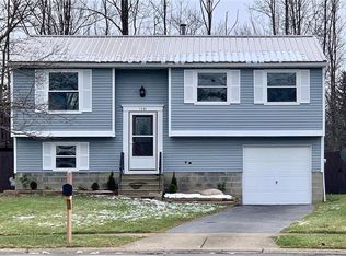 1591 Sundance Trl, Lake View, NY 14085