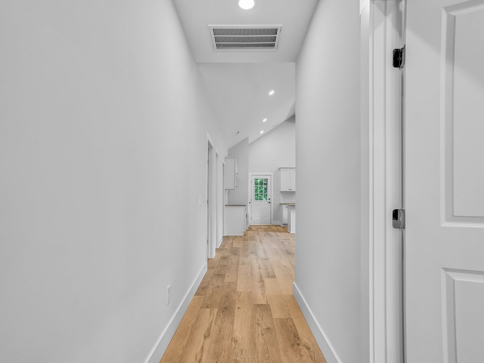 1st image of 7 S Coulter Ave