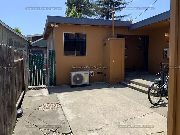 2nd image of 1345 Oak St #1345