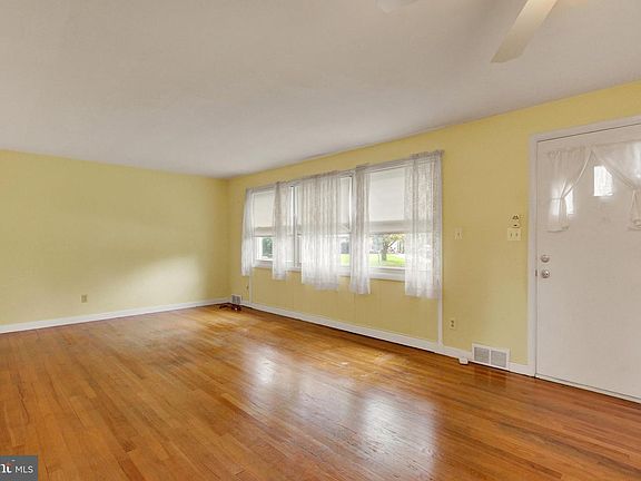 4th image of 2409 Cambridge Rd