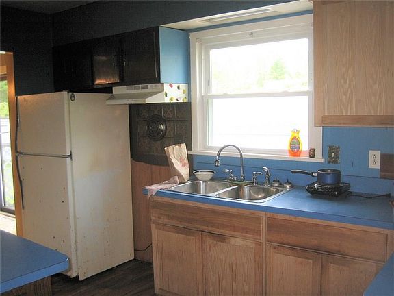 2nd image of 299 Camp St