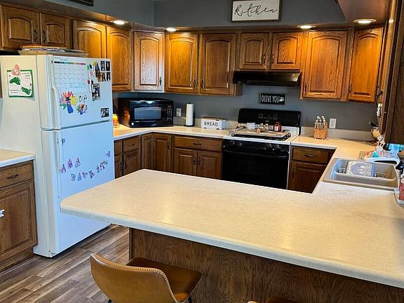 4th image of 661 Sunset Dr