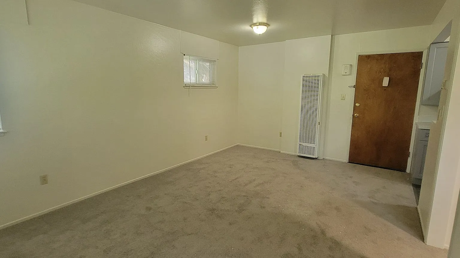 Charming One Bedroom features an upgraded kitchen with modern appliances — Photo 4