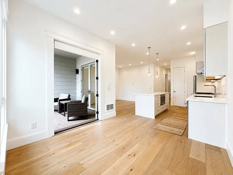 572 Chestnut St — Photo 7
