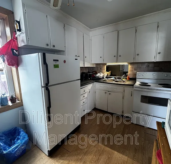 180 Dumble Ave — Photo 8