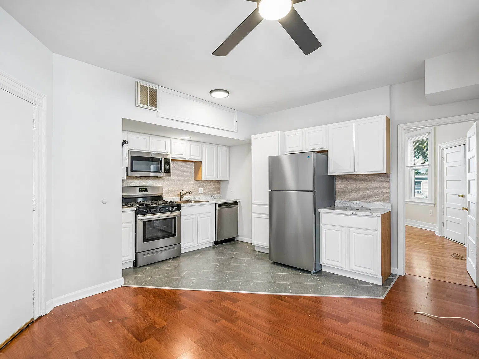 2 bed, 800 sqft, $1,700 — Photo 4