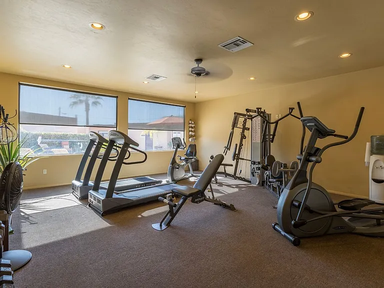 Riverside Suites — Photo 12