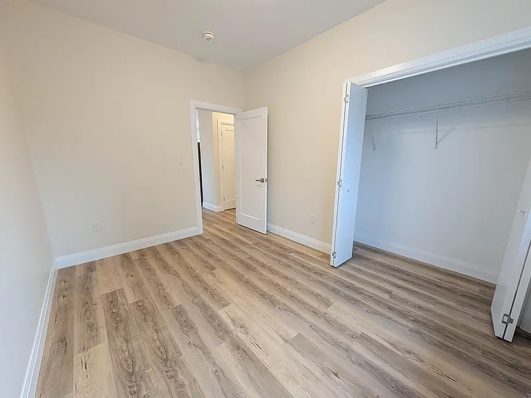 70 Scott St W #3 — Photo 9