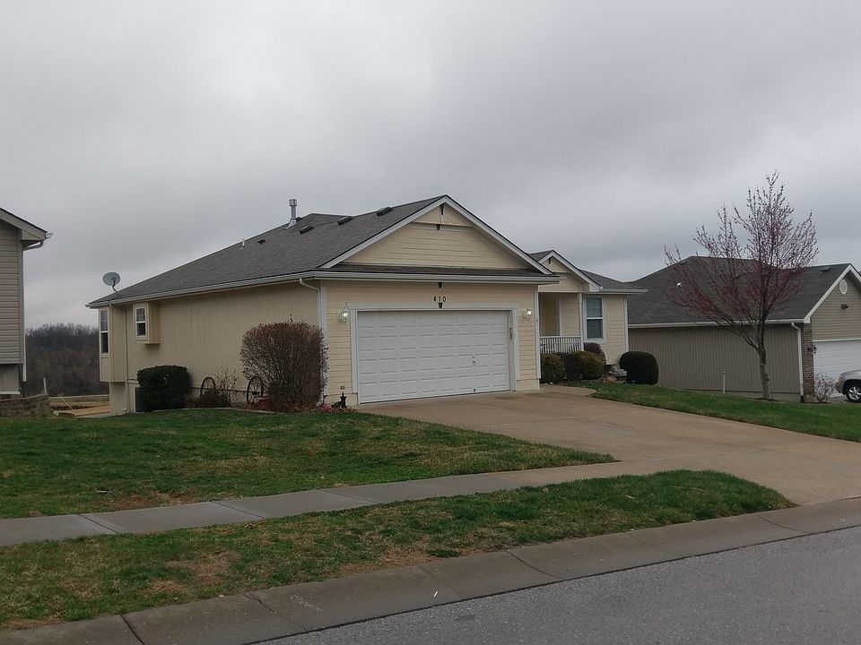 1st image of 410 NW Whitney Dr