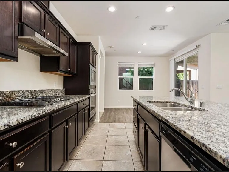 6135 E Bishop Ln — Photo 11
