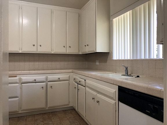 5th image of 2043 N Beachwood Dr APT 7
